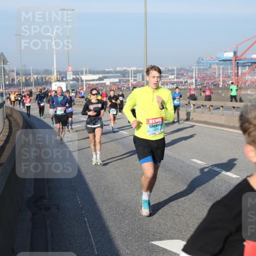 03.10.2025 - Köhlbrandbrückenlauf Yannick Fuchs http://msf.ph/oto/9149634 03.10.2025 08:41:19 Position 2 1111 meine-sportfotos.de
