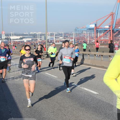 03.10.2025 - Köhlbrandbrückenlauf Yannick Fuchs http://msf.ph/oto/9149657 03.10.2025 08:41:21 Position 2 3821, 8548 meine-sportfotos.de