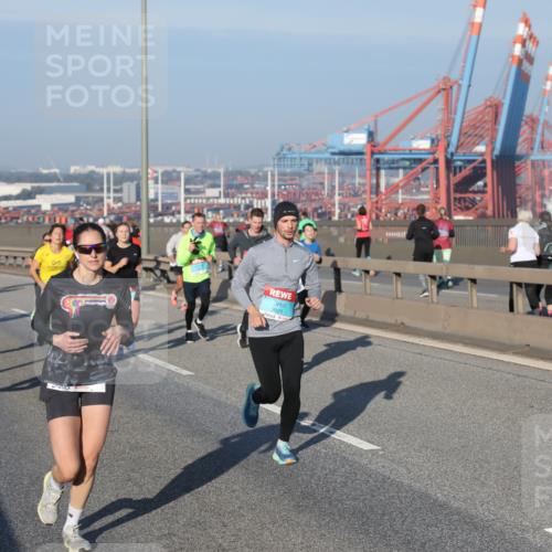 03.10.2025 - Köhlbrandbrückenlauf Yannick Fuchs http://msf.ph/oto/9149663 03.10.2025 08:41:21 Position 2 3821 meine-sportfotos.de