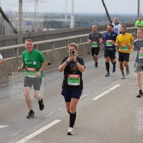 03.10.2025 - Köhlbrandbrückenlauf Jannik Wohlers http://msf.ph/oto/9149665 03.10.2025 15:54:26 Position 1 8225, 9610, 7538 meine-sportfotos.de