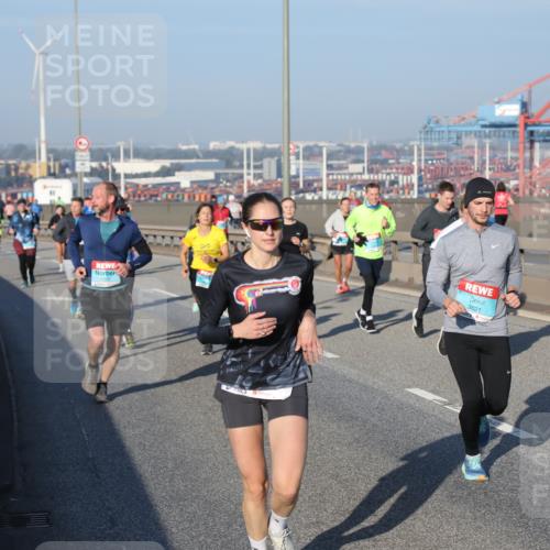 03.10.2025 - Köhlbrandbrückenlauf Yannick Fuchs http://msf.ph/oto/9149669 03.10.2025 08:41:22 Position 2 3821 meine-sportfotos.de