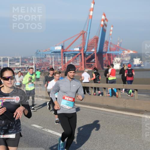 03.10.2025 - Köhlbrandbrückenlauf Yannick Fuchs http://msf.ph/oto/9149672 03.10.2025 08:41:22 Position 2 3821 meine-sportfotos.de
