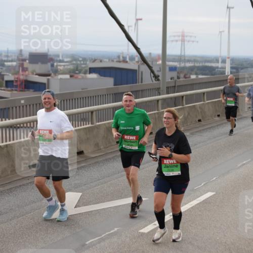 03.10.2025 - Köhlbrandbrückenlauf Jannik Wohlers http://msf.ph/oto/9149679 03.10.2025 15:54:27 Position 1 9225, 9610, 7538 meine-sportfotos.de