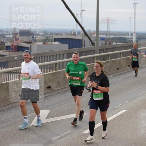03.10.2025 - Köhlbrandbrückenlauf Jannik Wohlers http://msf.ph/oto/9149680 03.10.2025 15:54:27 Position 1 9225, 9610, 7538 meine-sportfotos.de