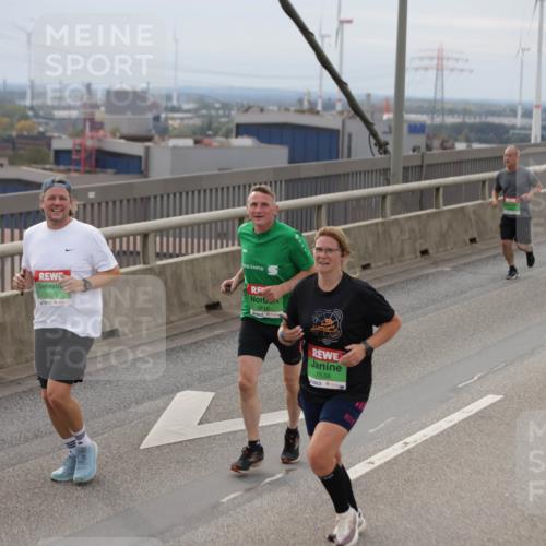 03.10.2025 - Köhlbrandbrückenlauf Jannik Wohlers http://msf.ph/oto/9149689 03.10.2025 15:54:27 Position 1 9225, 9610, 7538 meine-sportfotos.de