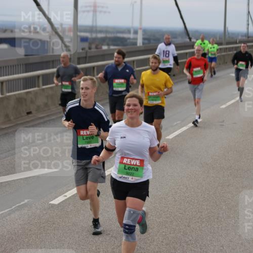 03.10.2025 - Köhlbrandbrückenlauf Jannik Wohlers http://msf.ph/oto/9149707 03.10.2025 15:54:29 Position 1 7960, 9222, 18 meine-sportfotos.de