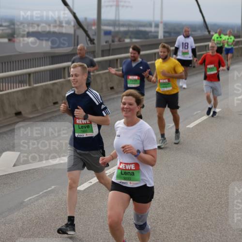 03.10.2025 - Köhlbrandbrückenlauf Jannik Wohlers http://msf.ph/oto/9149712 03.10.2025 15:54:29 Position 1 7960, 9222, 18 meine-sportfotos.de