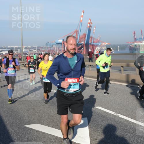 03.10.2025 - Köhlbrandbrückenlauf Yannick Fuchs http://msf.ph/oto/9149720 03.10.2025 08:41:25 Position 2 582, 1944 meine-sportfotos.de