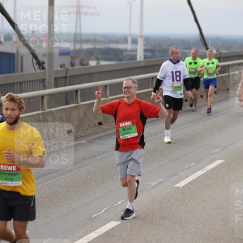 03.10.2025 - Köhlbrandbrückenlauf Jannik Wohlers http://msf.ph/oto/9149726 03.10.2025 15:54:30 Position 1 8460, 8119, 200, 18, 8810 meine-sportfotos.de