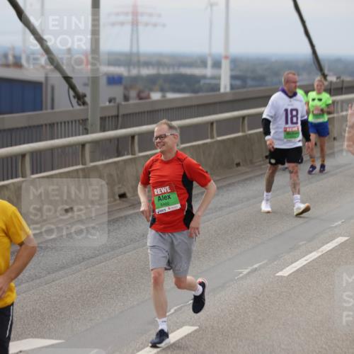 03.10.2025 - Köhlbrandbrückenlauf Jannik Wohlers http://msf.ph/oto/9149735 03.10.2025 15:54:31 Position 1 810, 8119, 8460, 18, 8810 meine-sportfotos.de