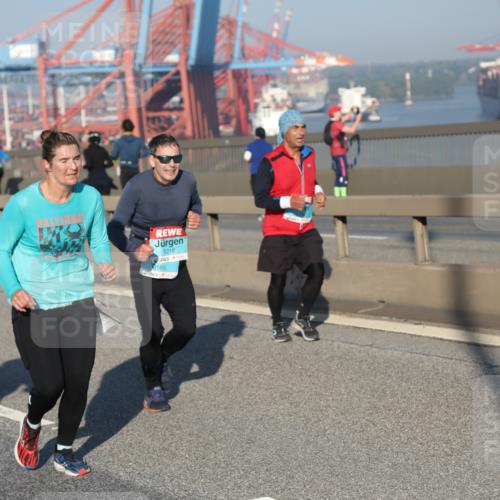 03.10.2025 - Köhlbrandbrückenlauf Yannick Fuchs http://msf.ph/oto/9149778 03.10.2025 08:41:31 Position 2 1218, 8160 meine-sportfotos.de