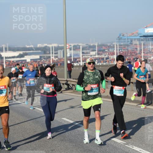 03.10.2025 - Köhlbrandbrückenlauf Yannick Fuchs http://msf.ph/oto/9149841 03.10.2025 08:41:37 Position 2 1428, 44, 1346, 1767 meine-sportfotos.de