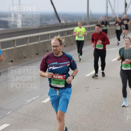 03.10.2025 - Köhlbrandbrückenlauf Jannik Wohlers http://msf.ph/oto/9149845 03.10.2025 15:54:43 Position 1 7869 meine-sportfotos.de