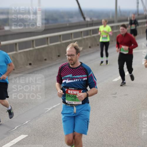 03.10.2025 - Köhlbrandbrückenlauf Jannik Wohlers http://msf.ph/oto/9149849 03.10.2025 15:54:43 Position 1 7869 meine-sportfotos.de