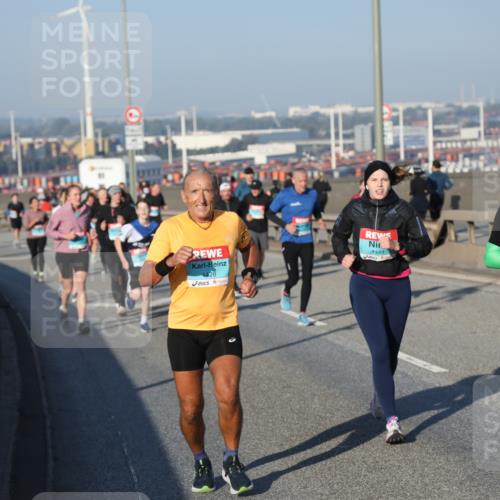 03.10.2025 - Köhlbrandbrückenlauf Yannick Fuchs http://msf.ph/oto/9149854 03.10.2025 08:41:37 Position 2 1111, 1428, 1449, 1346 meine-sportfotos.de