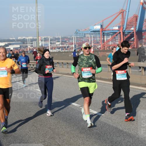 03.10.2025 - Köhlbrandbrückenlauf Yannick Fuchs http://msf.ph/oto/9149860 03.10.2025 08:41:38 Position 2 1428, 1346, 1767 meine-sportfotos.de