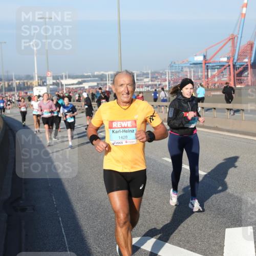 03.10.2025 - Köhlbrandbrückenlauf Yannick Fuchs http://msf.ph/oto/9149891 03.10.2025 08:41:39 Position 2 1428, 1346 meine-sportfotos.de