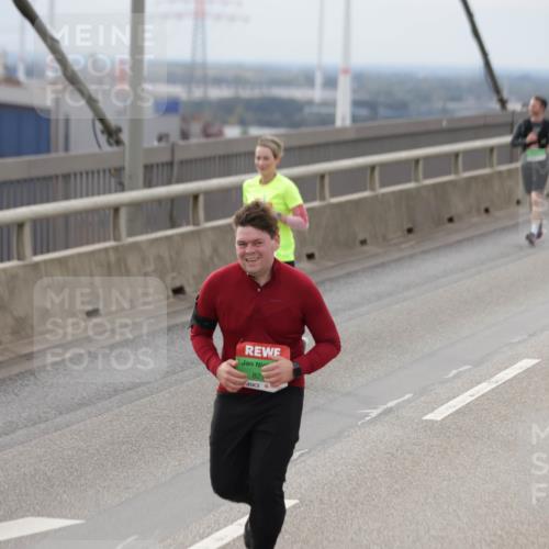 03.10.2025 - Köhlbrandbrückenlauf Jannik Wohlers http://msf.ph/oto/9149895 03.10.2025 15:54:46 Position 1 82 meine-sportfotos.de