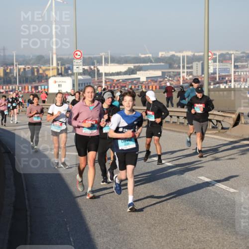 03.10.2025 - Köhlbrandbrückenlauf Yannick Fuchs http://msf.ph/oto/9149901 03.10.2025 08:41:40 Position 2 1, 500, 1, 3196 meine-sportfotos.de