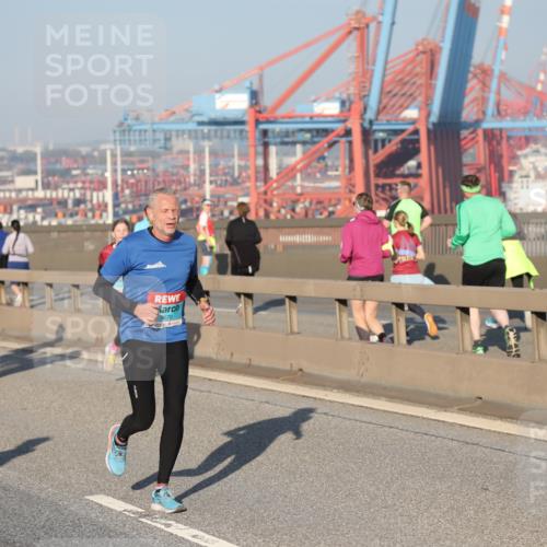 03.10.2025 - Köhlbrandbrückenlauf Yannick Fuchs http://msf.ph/oto/9149914 03.10.2025 08:41:41 Position 2 3679 meine-sportfotos.de
