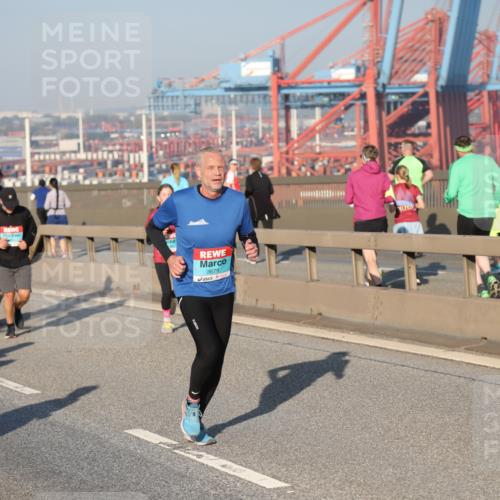 03.10.2025 - Köhlbrandbrückenlauf Yannick Fuchs http://msf.ph/oto/9149916 03.10.2025 08:41:41 Position 2 3679, 12015 meine-sportfotos.de