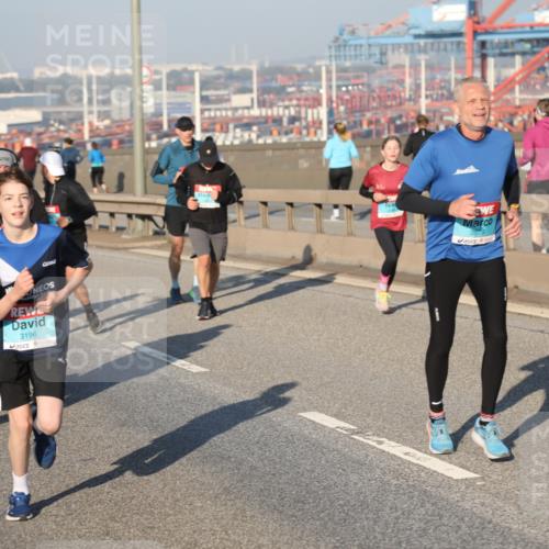 03.10.2025 - Köhlbrandbrückenlauf Yannick Fuchs http://msf.ph/oto/9149924 03.10.2025 08:41:41 Position 2 3196, 3679 meine-sportfotos.de