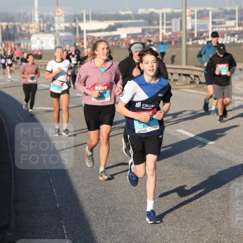 03.10.2025 - Köhlbrandbrückenlauf Yannick Fuchs http://msf.ph/oto/9149928 03.10.2025 08:41:42 Position 2 3196 meine-sportfotos.de