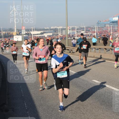 03.10.2025 - Köhlbrandbrückenlauf Yannick Fuchs http://msf.ph/oto/9149934 03.10.2025 08:41:42 Position 2 3196 meine-sportfotos.de