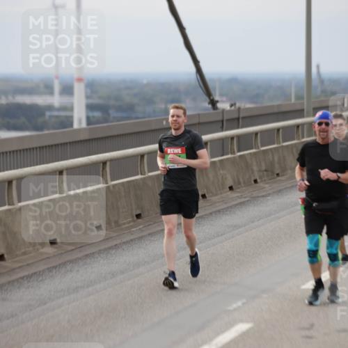 03.10.2025 - Köhlbrandbrückenlauf Jannik Wohlers http://msf.ph/oto/9149940 03.10.2025 15:54:52 Position 1  meine-sportfotos.de