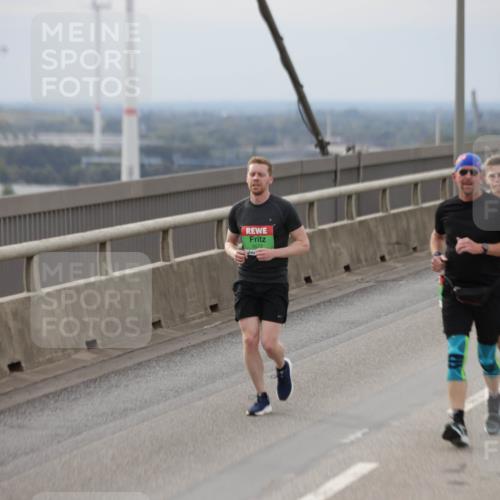 03.10.2025 - Köhlbrandbrückenlauf Jannik Wohlers http://msf.ph/oto/9149942 03.10.2025 15:54:52 Position 1 9573 meine-sportfotos.de