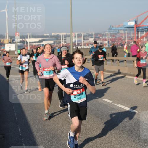 03.10.2025 - Köhlbrandbrückenlauf Yannick Fuchs http://msf.ph/oto/9149944 03.10.2025 08:41:43 Position 2 3196 meine-sportfotos.de