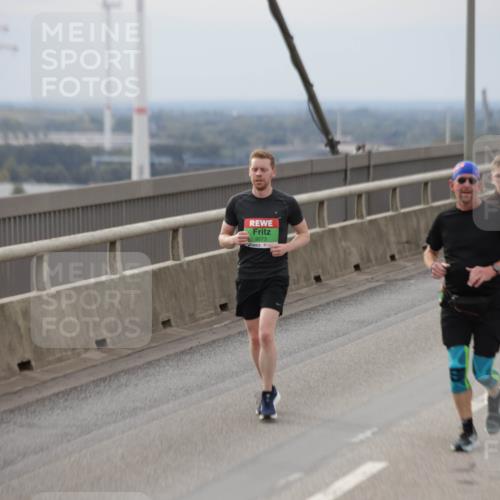 03.10.2025 - Köhlbrandbrückenlauf Jannik Wohlers http://msf.ph/oto/9149945 03.10.2025 15:54:52 Position 1 9573 meine-sportfotos.de