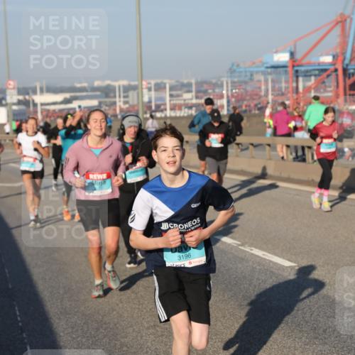 03.10.2025 - Köhlbrandbrückenlauf Yannick Fuchs http://msf.ph/oto/9149950 03.10.2025 08:41:43 Position 2 3196 meine-sportfotos.de