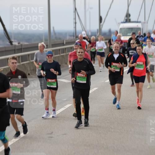 03.10.2025 - Köhlbrandbrückenlauf Jannik Wohlers http://msf.ph/oto/9149955 03.10.2025 15:54:54 Position 1 9647, 7928, 7957 meine-sportfotos.de
