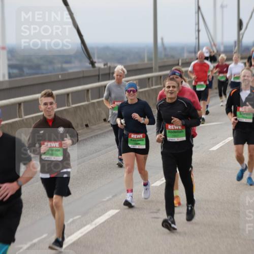 03.10.2025 - Köhlbrandbrückenlauf Jannik Wohlers http://msf.ph/oto/9149960 03.10.2025 15:54:55 Position 1 9647, 7928, 7957 meine-sportfotos.de