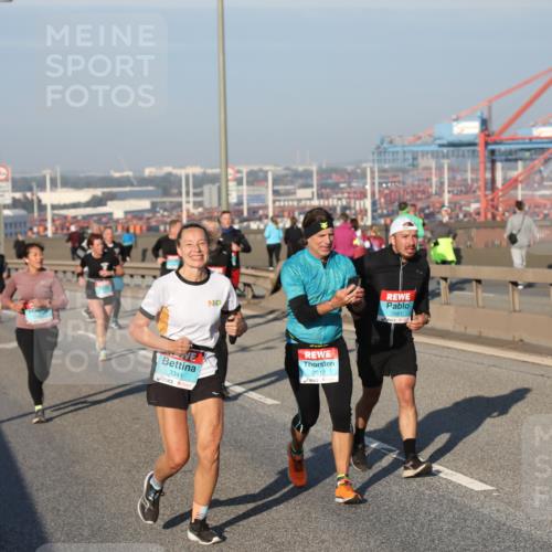 03.10.2025 - Köhlbrandbrückenlauf Yannick Fuchs http://msf.ph/oto/9149981 03.10.2025 08:41:46 Position 2 3341, 2913 meine-sportfotos.de