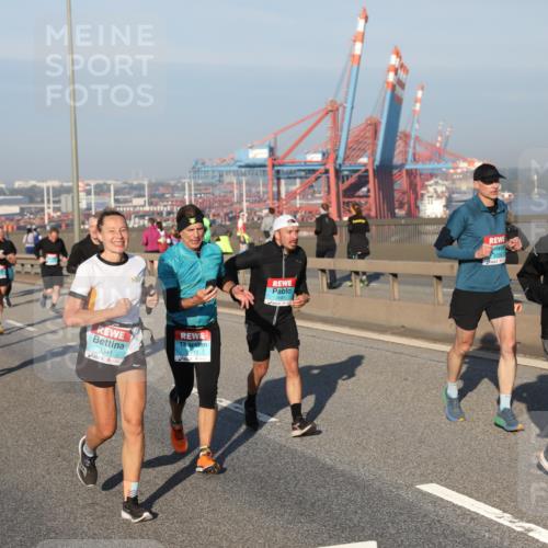 03.10.2025 - Köhlbrandbrückenlauf Yannick Fuchs http://msf.ph/oto/9149991 03.10.2025 08:41:46 Position 2 3341, 2913, 1403 meine-sportfotos.de