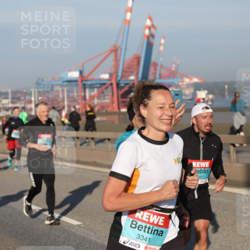 03.10.2025 - Köhlbrandbrückenlauf Yannick Fuchs http://msf.ph/oto/9150008 03.10.2025 08:41:48 Position 2 3341, 561 meine-sportfotos.de