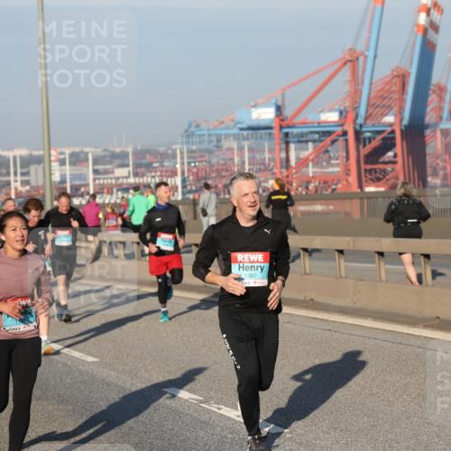 03.10.2025 - Köhlbrandbrückenlauf Yannick Fuchs http://msf.ph/oto/9150010 03.10.2025 08:41:48 Position 2 1397 meine-sportfotos.de