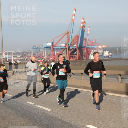 03.10.2025 - Köhlbrandbrückenlauf Yannick Fuchs http://msf.ph/oto/9150073 03.10.2025 08:41:53 Position 2 2807 meine-sportfotos.de