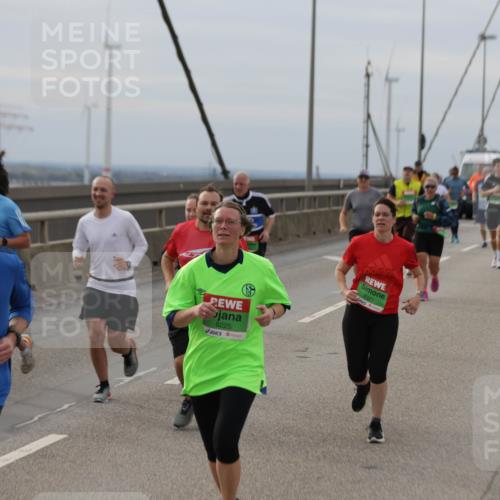 03.10.2025 - Köhlbrandbrückenlauf Jannik Wohlers http://msf.ph/oto/9150092 03.10.2025 15:55:09 Position 1 8997, 8225, 8321 meine-sportfotos.de
