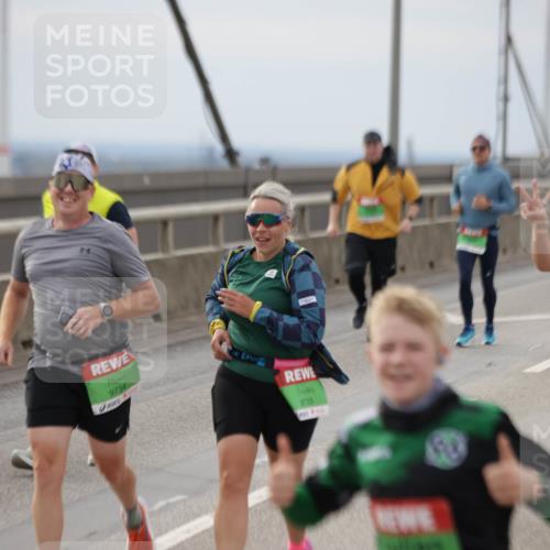 03.10.2025 - Köhlbrandbrückenlauf Jannik Wohlers http://msf.ph/oto/9150133 03.10.2025 15:55:13 Position 1 9734, 9733 meine-sportfotos.de