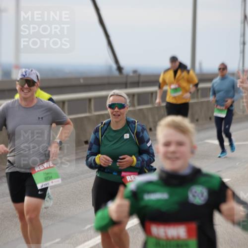 03.10.2025 - Köhlbrandbrückenlauf Jannik Wohlers http://msf.ph/oto/9150139 03.10.2025 15:55:13 Position 1 9734 meine-sportfotos.de