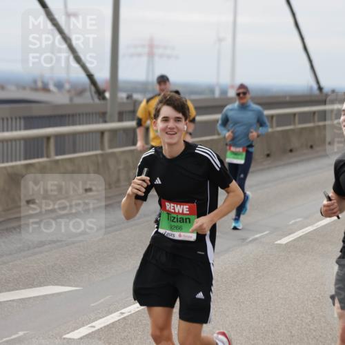 03.10.2025 - Köhlbrandbrückenlauf Jannik Wohlers http://msf.ph/oto/9150176 03.10.2025 15:55:17 Position 1 9266, 9267 meine-sportfotos.de