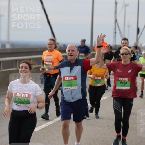 03.10.2025 - Köhlbrandbrückenlauf Jannik Wohlers http://msf.ph/oto/9150190 03.10.2025 15:55:19 Position 1 7956, 9749, 8790, 9208 meine-sportfotos.de