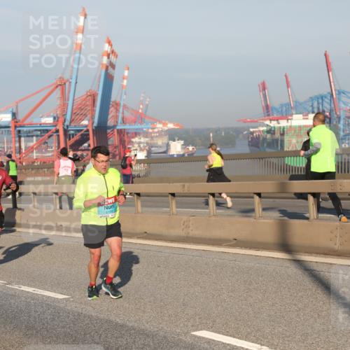 03.10.2025 - Köhlbrandbrückenlauf Yannick Fuchs http://msf.ph/oto/9150195 03.10.2025 08:42:05 Position 2 3198 meine-sportfotos.de