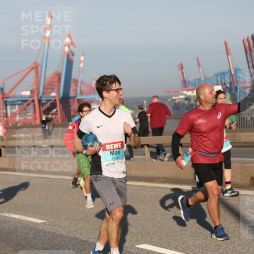 03.10.2025 - Köhlbrandbrückenlauf Yannick Fuchs http://msf.ph/oto/9150231 03.10.2025 08:42:07 Position 2 1516 meine-sportfotos.de