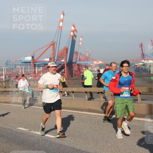 03.10.2025 - Köhlbrandbrückenlauf Yannick Fuchs http://msf.ph/oto/9150243 03.10.2025 08:42:08 Position 2 3481, 3484 meine-sportfotos.de