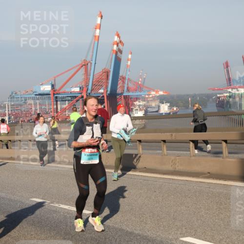 03.10.2025 - Köhlbrandbrückenlauf Yannick Fuchs http://msf.ph/oto/9150273 03.10.2025 08:42:11 Position 2 3425, 3278 meine-sportfotos.de