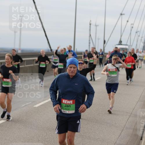 03.10.2025 - Köhlbrandbrückenlauf Jannik Wohlers http://msf.ph/oto/9150292 03.10.2025 15:55:27 Position 1 7632 meine-sportfotos.de